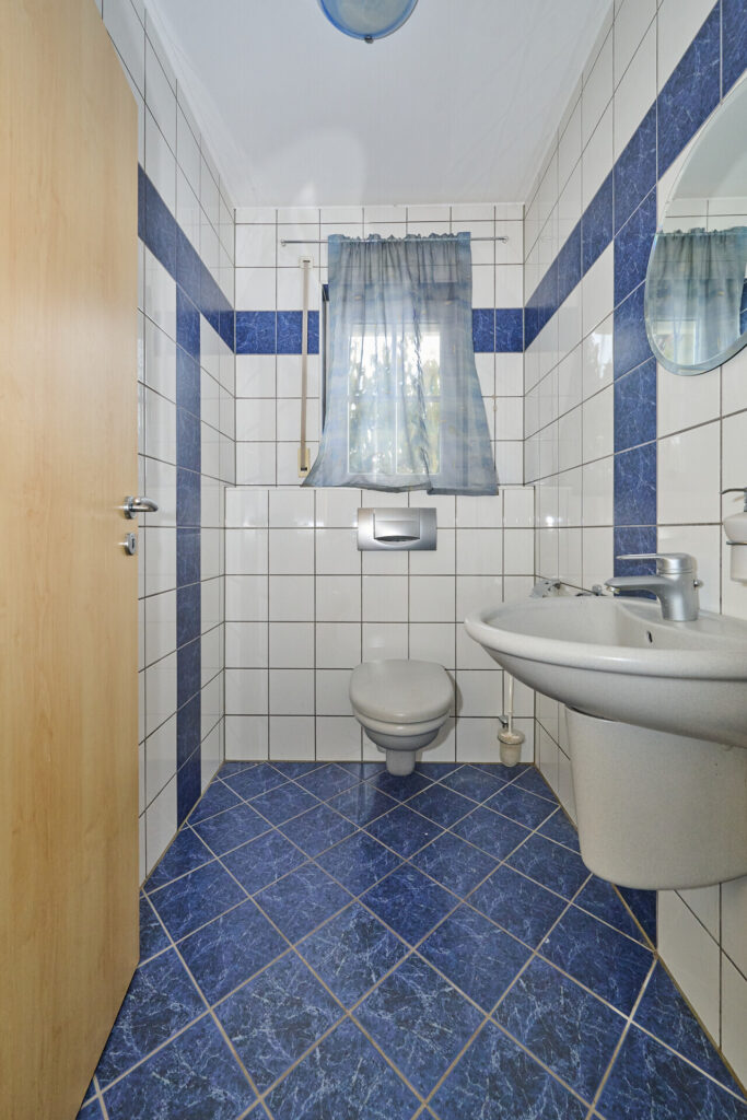 Stilvoll wohnen. Haus inkl. Pool und PV-Anlage — Foto 11