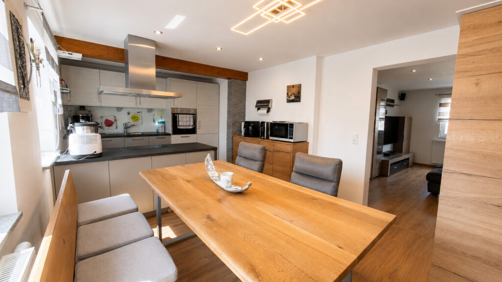 Moderne Maisonettewohnung mit Garten, Balkon & viel Privatsphäre — Foto 1