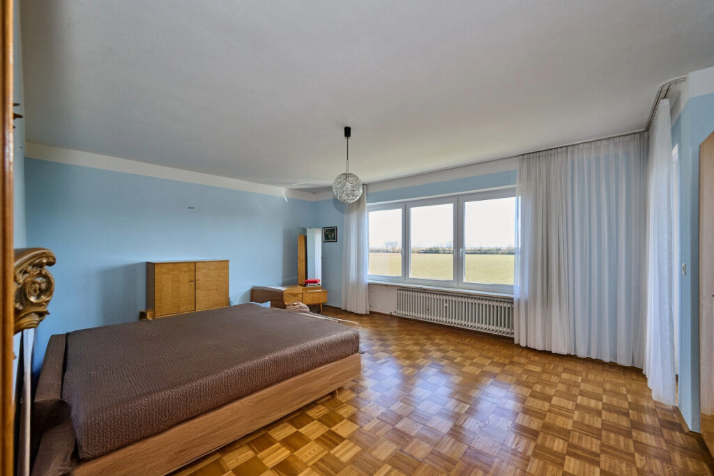 Einfamilienhaus mit Potential! Geben Sie Ihr Angebot ab! — Foto 10