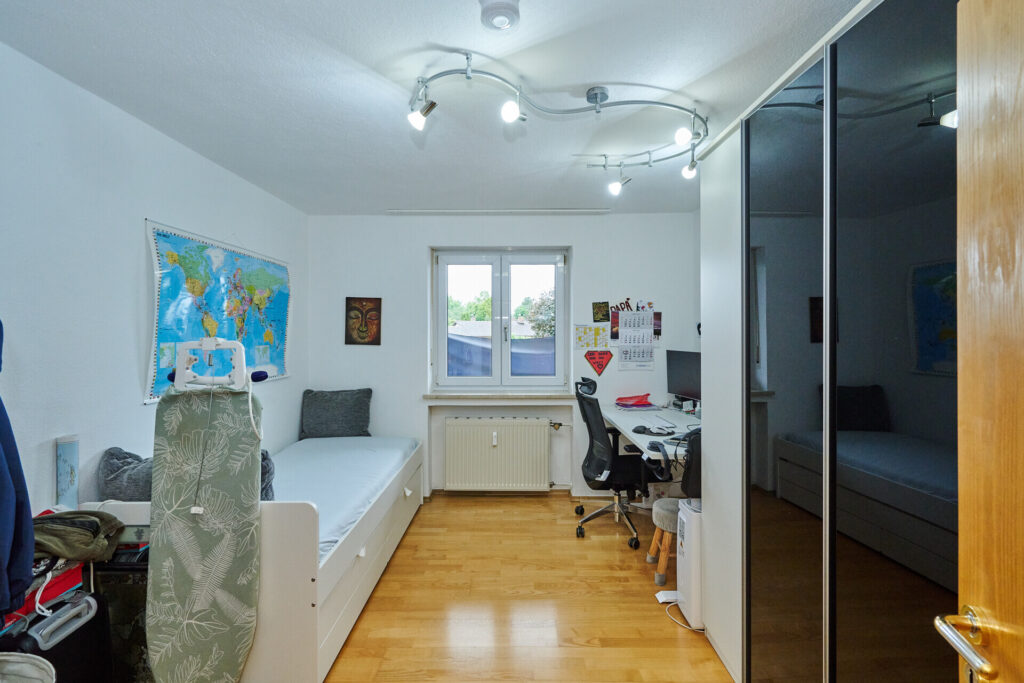 5% Rendite…Dreiparteienhaus mit vielen Möglichkeiten – selbst einziehen oder Vermieten, — Foto 13