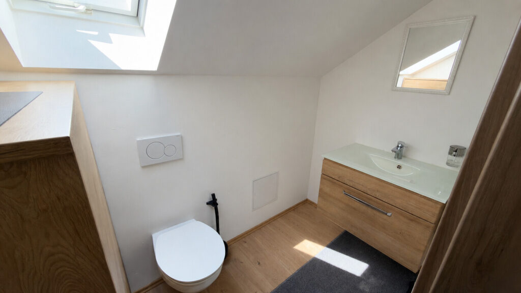 Moderne Maisonettewohnung mit Garten, Balkon & viel Privatsphäre — Foto 8