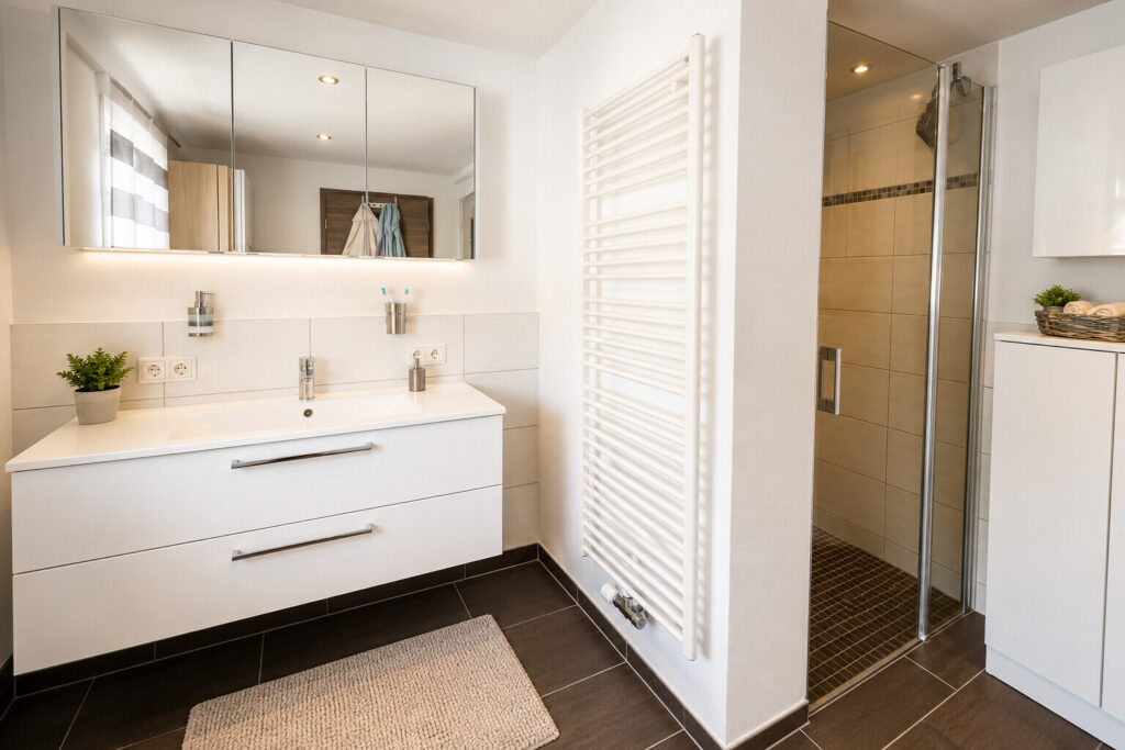Moderne Maisonettewohnung mit Garten, Balkon & viel Privatsphäre — Foto 9