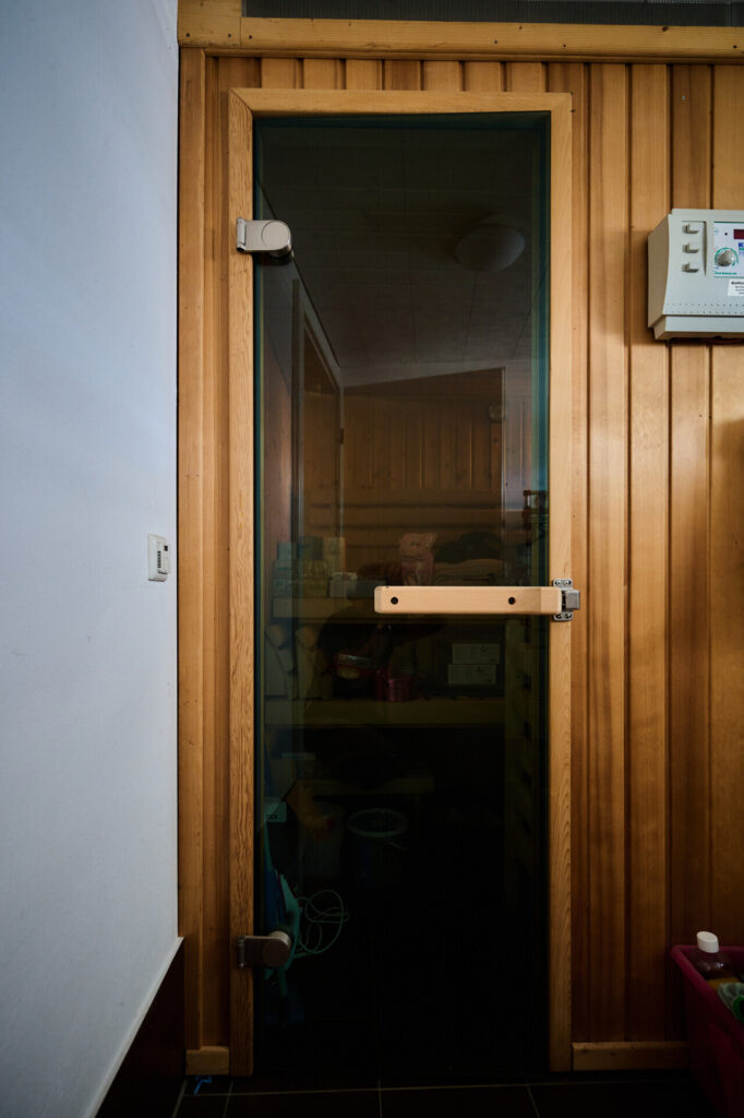Bezugsfertiges Zweifamilienhaus mit schönem Grundstück — Foto 12
