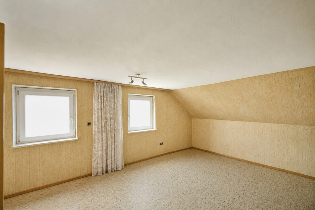 Bezugsfertiges Zweifamilienhaus mit schönem Grundstück — Foto 16