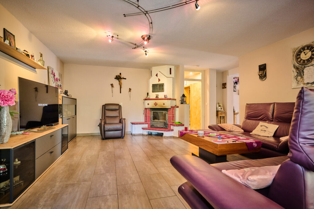 Bezugsfertiges Zweifamilienhaus mit schönem Grundstück — Foto 5