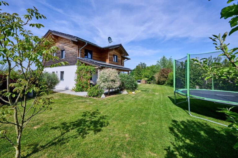 Stilvolles Einfamilienhaus in ökologischer Holzbauweise – ein Wohntraum