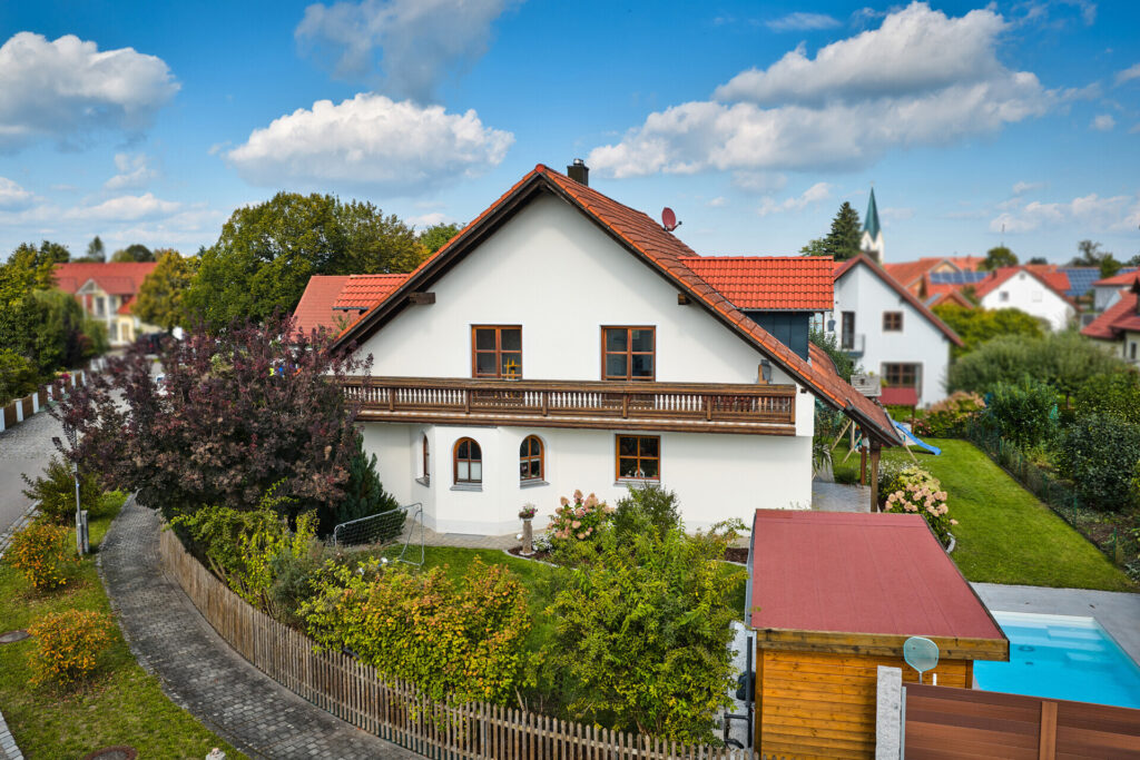 Großzügiges Familienidyll mit Pool und gehobener Ausstattung in ruhiger Lage von Sünching — Foto 1