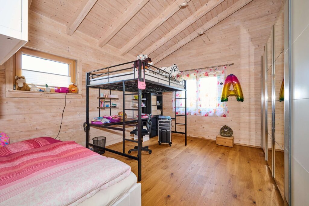 Stilvolles Einfamilienhaus in ökologischer Holzbauweise – ein Wohntraum — Foto 10