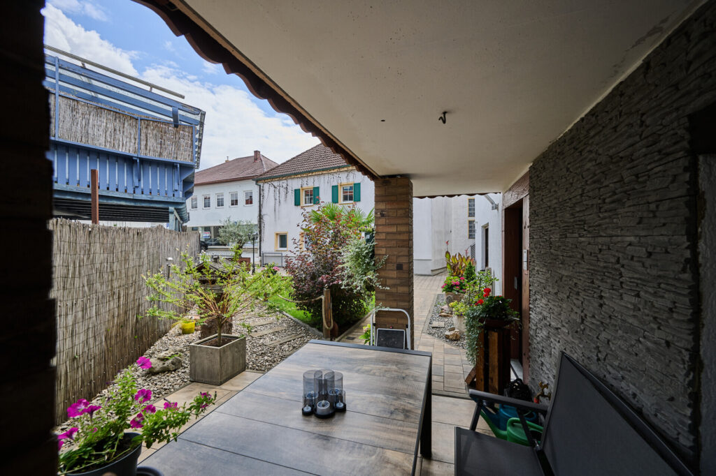 TOP Ein-/ Zweifamilienhaus in zentraler Lage — Foto 3