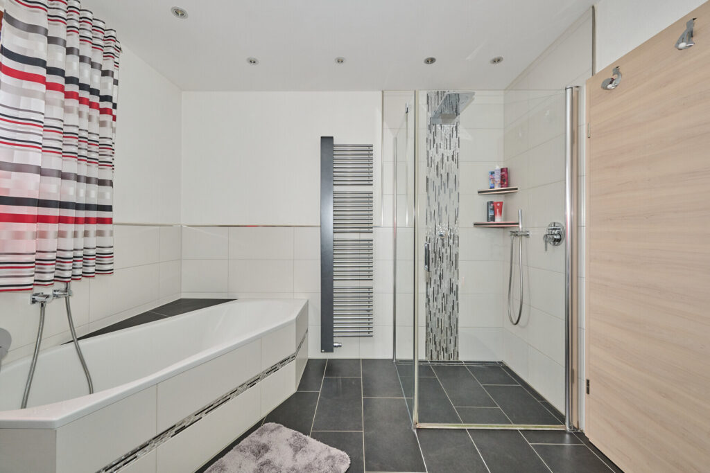 Großzügiges Familienidyll mit Pool und gehobener Ausstattung in ruhiger Lage von Sünching — Foto 9