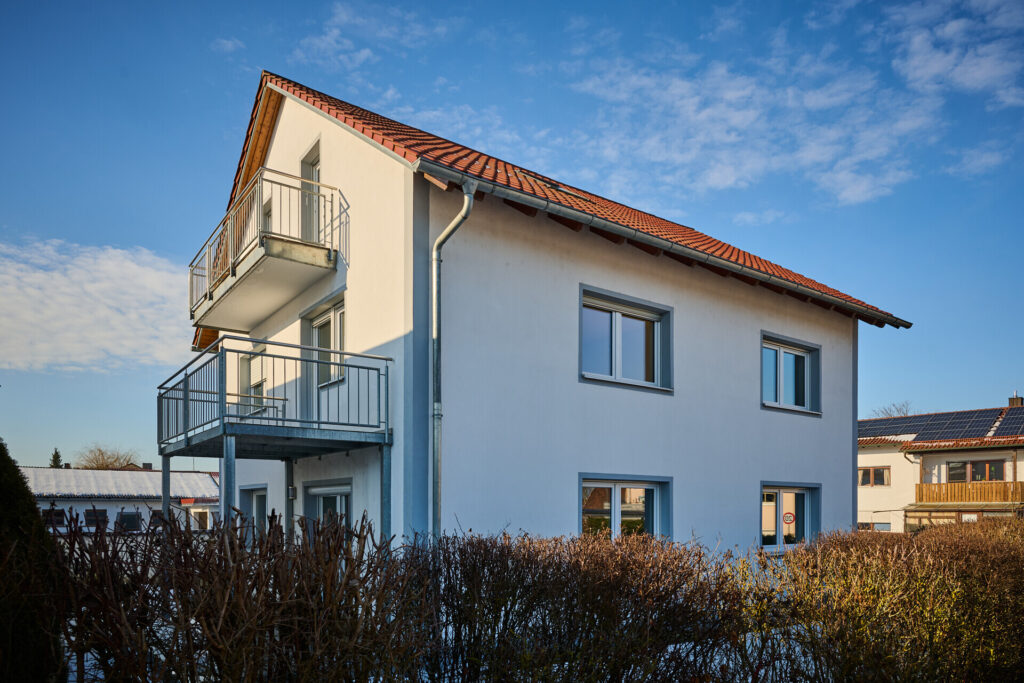 Ein-, Zwei-, oder Dreiparteienhaus – für Eigennutzer oder Kapitalanleger – KOMPLETT SANIERT! — Foto 2
