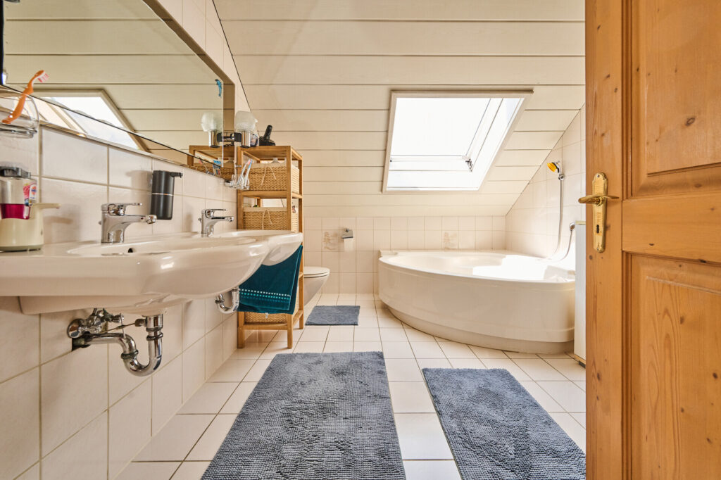 TOP Ein-/ Zweifamilienhaus in zentraler Lage — Foto 8