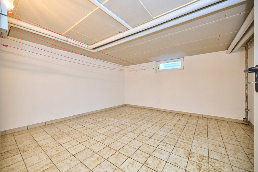 Ein-, Zwei-, oder Dreiparteienhaus – für Eigennutzer oder Kapitalanleger – KOMPLETT SANIERT! — Foto 22