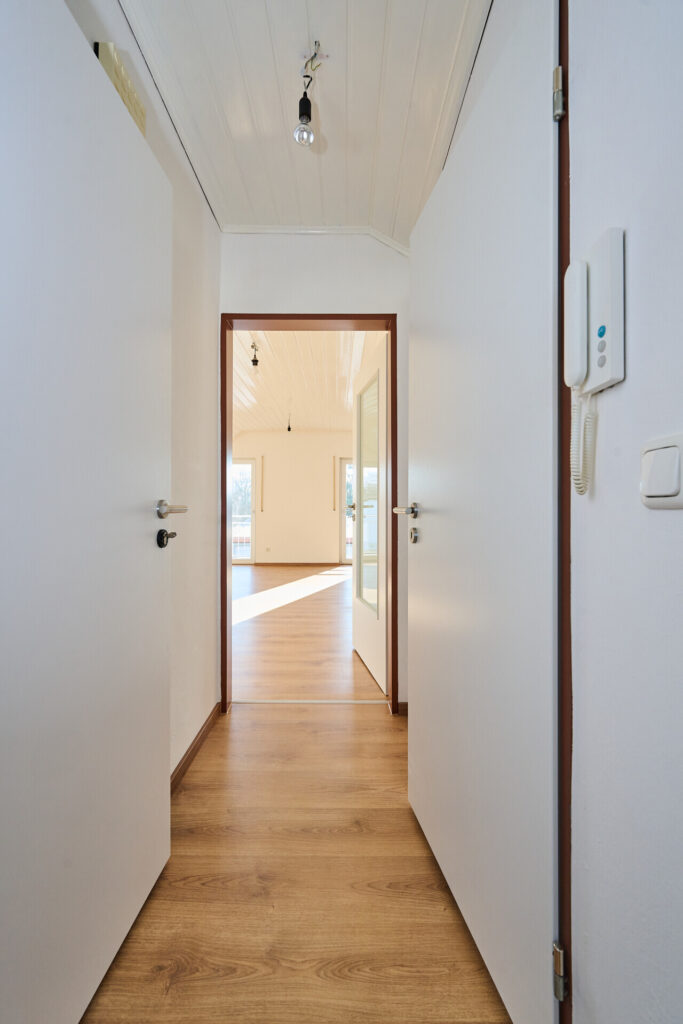 Ein-, Zwei-, oder Dreiparteienhaus – für Eigennutzer oder Kapitalanleger – KOMPLETT SANIERT! — Foto 17