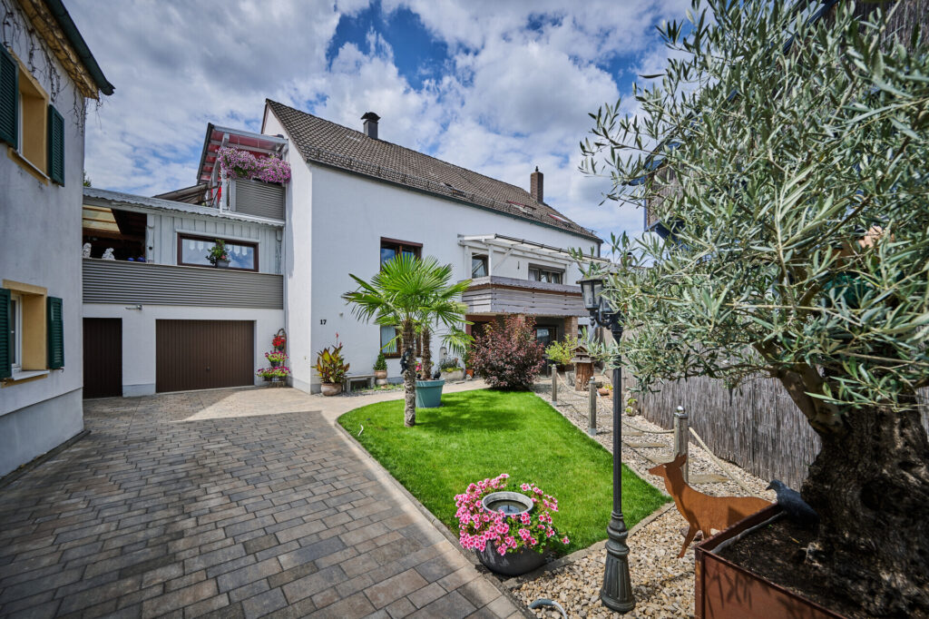 TOP Ein-/ Zweifamilienhaus in zentraler Lage — Foto 1