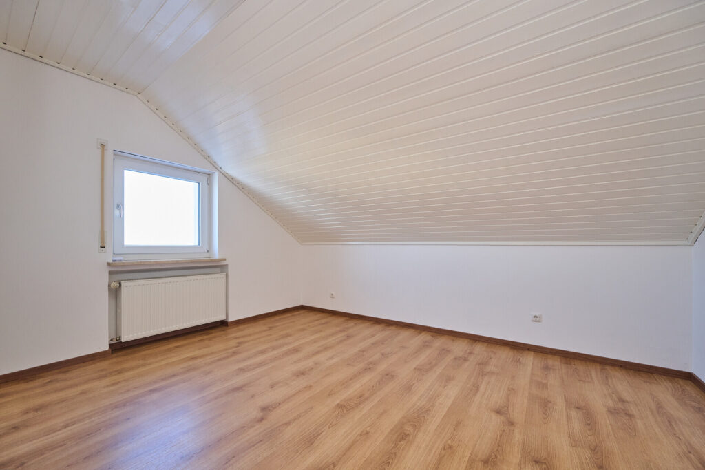 Ein-, Zwei-, oder Dreiparteienhaus – für Eigennutzer oder Kapitalanleger – KOMPLETT SANIERT! — Foto 19