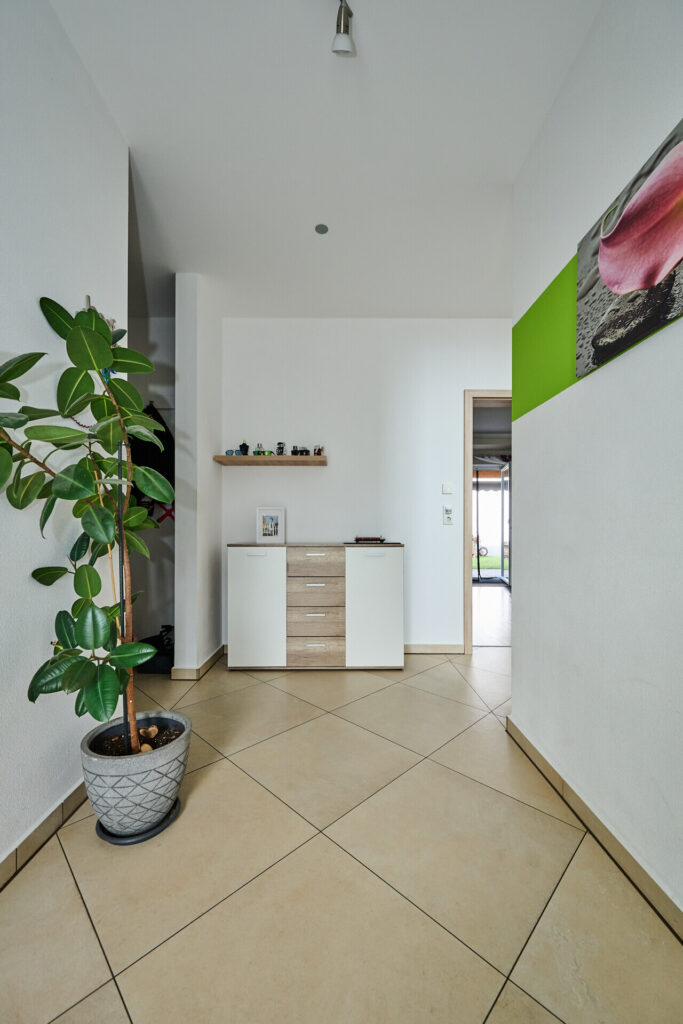 Bezugsfertiges Einfamilienhaus mit schönem Garten — Foto 4