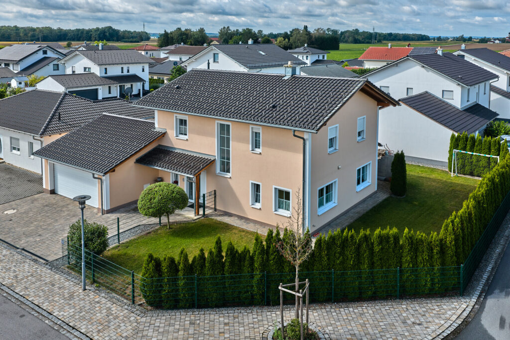Bezugsfertiges Einfamilienhaus mit schönem Garten — Foto 3