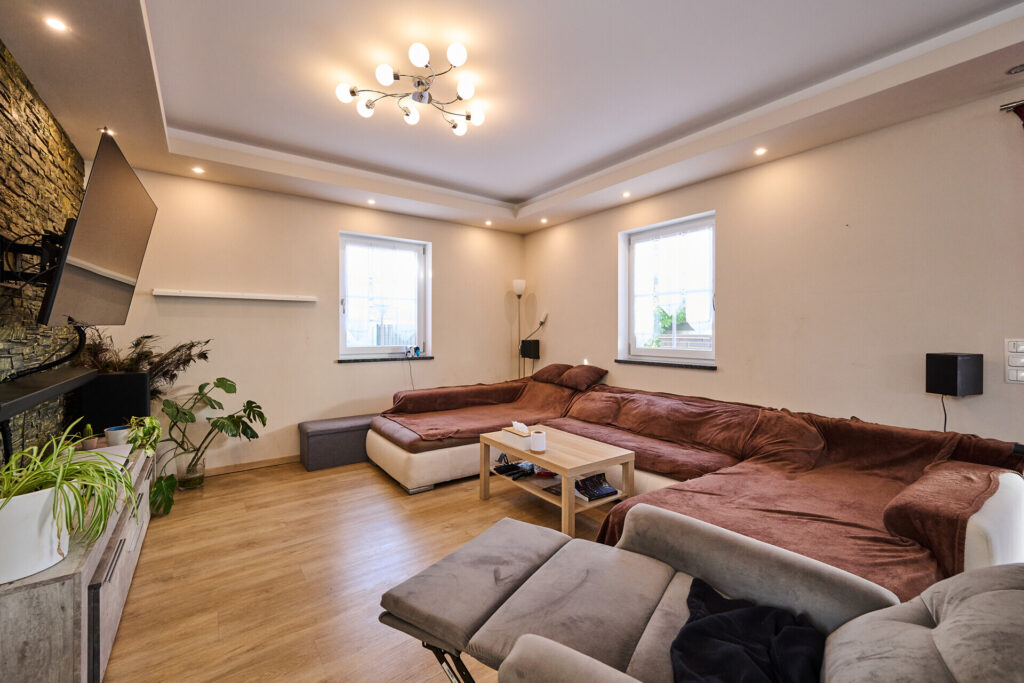 Bezugsfertiges Einfamilienhaus mit schönem Garten — Foto 8