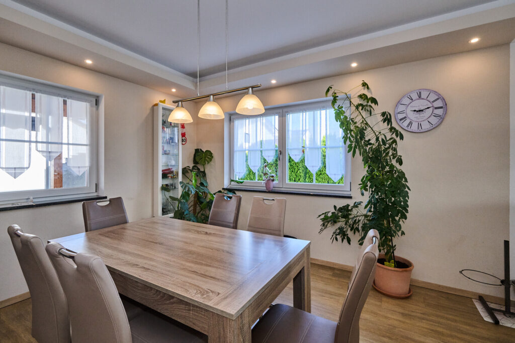 Bezugsfertiges Einfamilienhaus mit schönem Garten — Foto 12