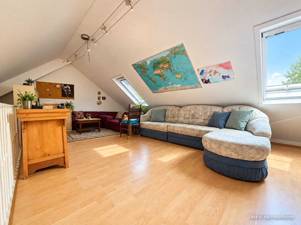Wohnen mit dem gewissen Extra – charmante Maisonette mit großer Galerie und Südbalkon! — Foto 3