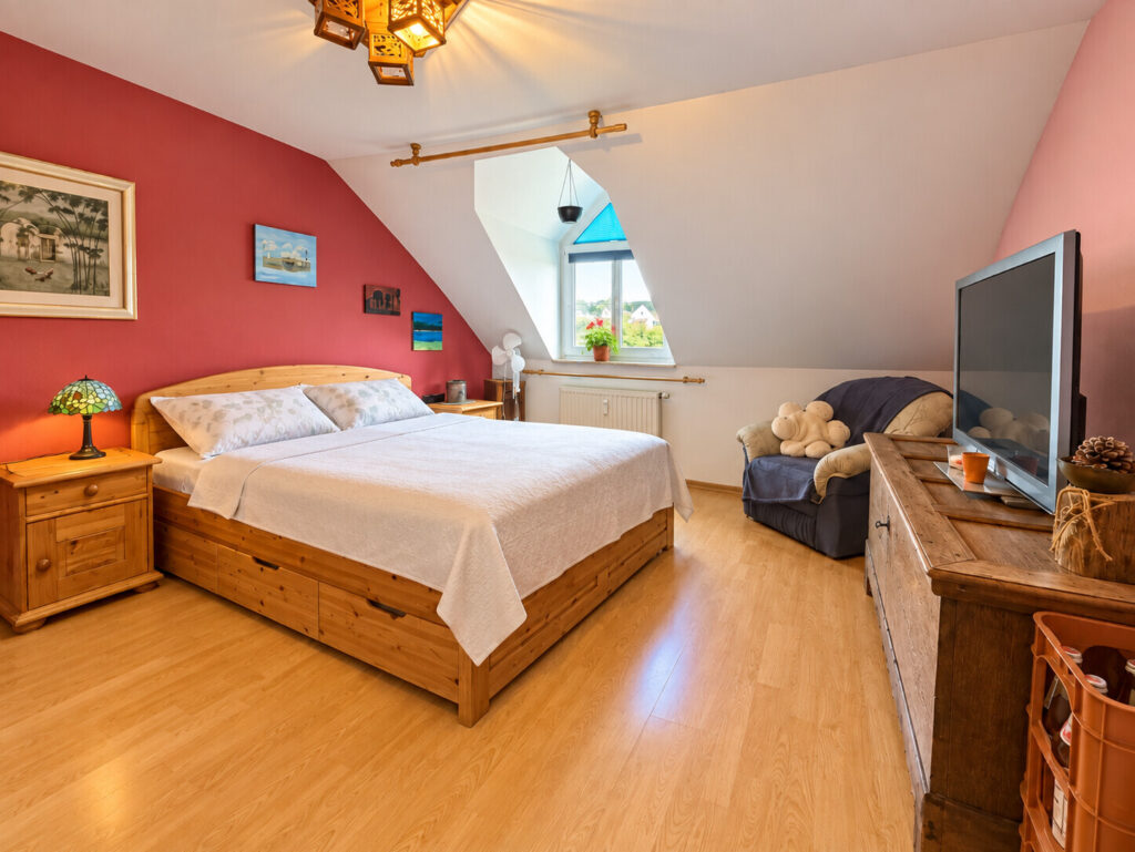 Wohnen mit dem gewissen Extra – charmante Maisonette mit großer Galerie und Südbalkon! — Foto 4